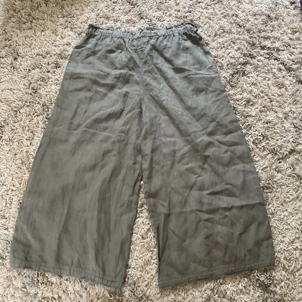 Cloth & Stone Linen Wide Leg Pants Olive Green Cropped Paperbag Waist